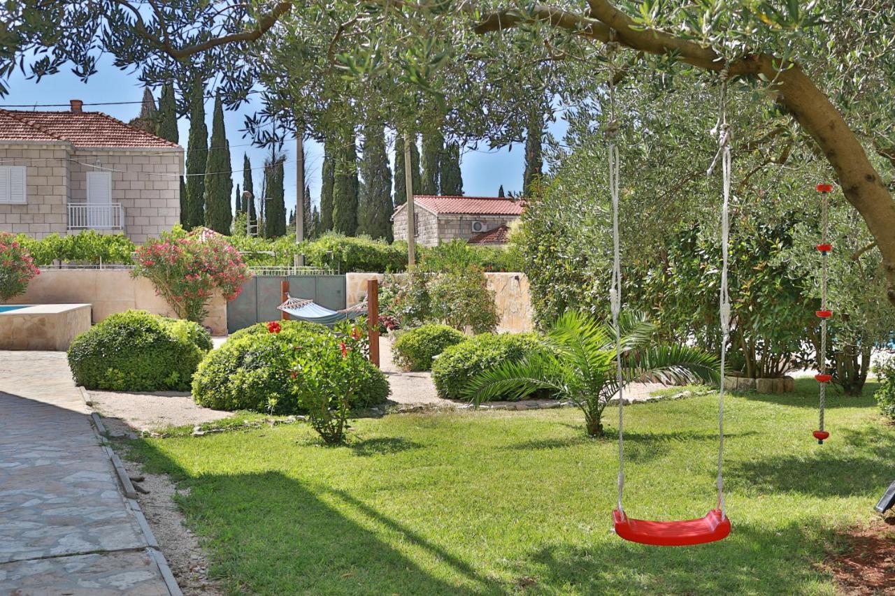 Villa Grand Pinea Cilipi Exterior photo