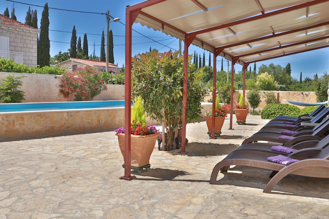 Villa Grand Pinea Cilipi Exterior photo
