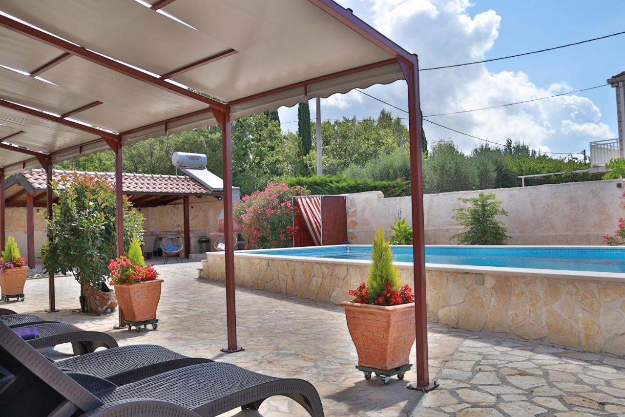 Villa Grand Pinea Cilipi Exterior photo