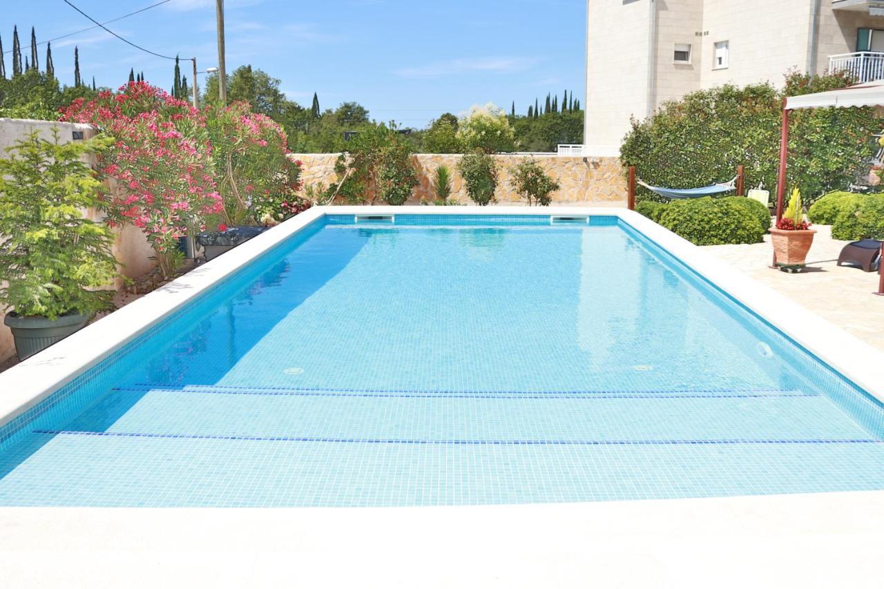 Villa Grand Pinea Cilipi Exterior photo