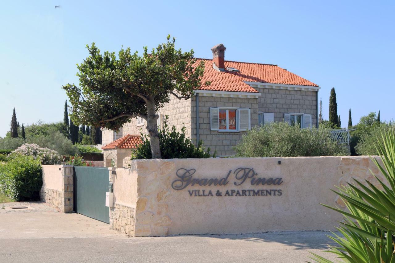 Villa Grand Pinea Cilipi Exterior photo